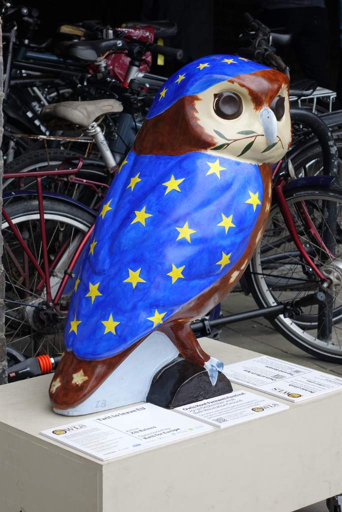 Twit to leave EU
